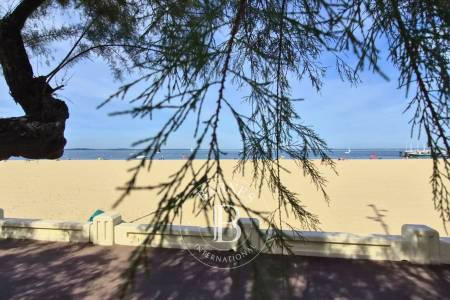 SUPERBE STUDIO RÉNOVÉ AVEC VUE MER EXCEPTIONNELLE, AU COEUR D’ARCACHON