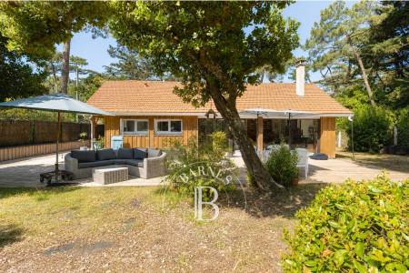 VILLA EN PREMIÈRE LIGNE AVEC VUE PANORAMIQUE SUR LE BASSIN AU CAP FERRET