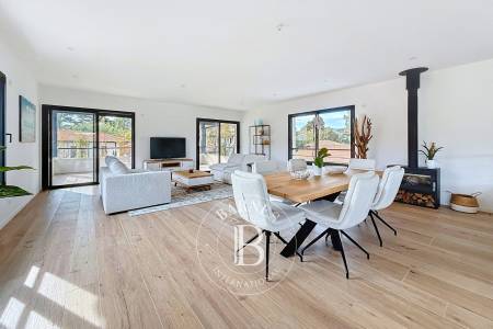 VILLA NEUVE D'EXCEPTION DE 255 M² AVEC PISCINE ET SPA AUX ABATILLES À ARCACHON