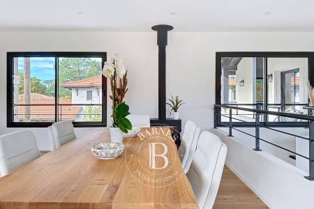 VILLA NEUVE D'EXCEPTION DE 255 M² AVEC PISCINE ET SPA AUX ABATILLES À ARCACHON