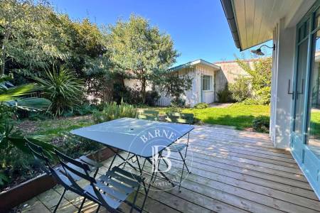 VILLA RÉNOVÉE STYLE CABANE À 50 MÈTRES DE LA PLAGE AU CENTRE DU CAP FERRET