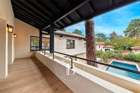 VILLA NEUVE D'EXCEPTION DE 255 M² AVEC PISCINE ET SPA AUX ABATILLES À ARCACHON