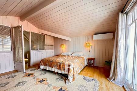 Salon lumineux avec accès extérieur – Barnes Cap Ferret