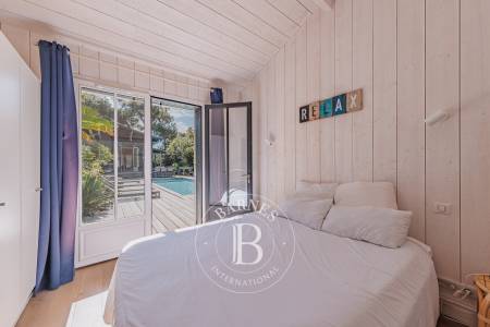 VILLA FERRET-CAPIENNE AVEC PISCINE DANS LE QUARTIER DU PHARE, AU CAP FERRET