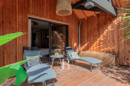 MAGNIFIQUE VILLA MODERNE D’ARCHITECTE AVEC PISCINE ET DÉPENDANCE À LA TESTE-DE-BUCH