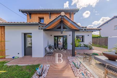 MAGNIFIQUE VILLA MODERNE D’ARCHITECTE AVEC PISCINE ET DÉPENDANCE À LA TESTE-DE-BUCH