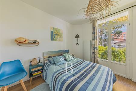 MAISON DE CHARME, RÉNOVÉE, AVEC TERRASSE ET GARAGE EN VILLE DE PRINTEMPS À ARCACHON