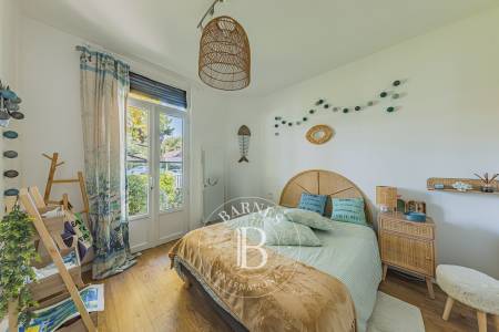 MAISON DE CHARME, RÉNOVÉE, AVEC TERRASSE ET GARAGE EN VILLE DE PRINTEMPS À ARCACHON