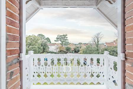 PROPRIÉTÉ FAMILIALE D’EXCEPTION DE 250 M² EN VILLE D’HIVER À ARCACHON