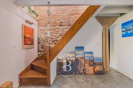 MAISON DE CHARME, RÉNOVÉE, AVEC TERRASSE ET GARAGE EN VILLE DE PRINTEMPS À ARCACHON