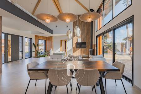 VILLA CONTEMPORAINE DE 238 M² AVEC STUDIO INDÉPENDANT ET PISCINE À LA TESTE-DE-BUCH
