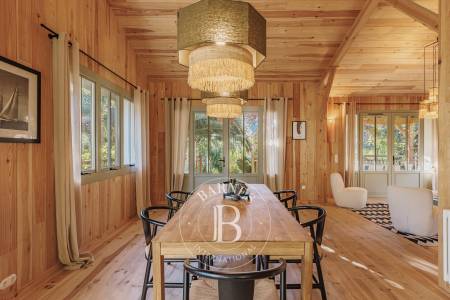 MAGNIFIQUE VILLA EN BOIS AVEC PISCINE ET 4 SUITES AU CŒUR DU CAP FERRET