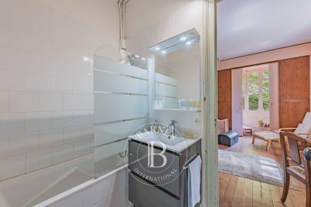 VILLA HISTORIQUE D’EXCEPTION DE 272 M² À RÉNOVER EN VILLE D’HIVER AVEC TERRAIN DE 1300 M²