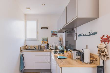 MAISON DE CHARME, RÉNOVÉE, AVEC TERRASSE ET GARAGE EN VILLE DE PRINTEMPS À ARCACHON