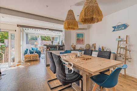 MAISON DE CHARME, RÉNOVÉE, AVEC TERRASSE ET GARAGE EN VILLE DE PRINTEMPS À ARCACHON