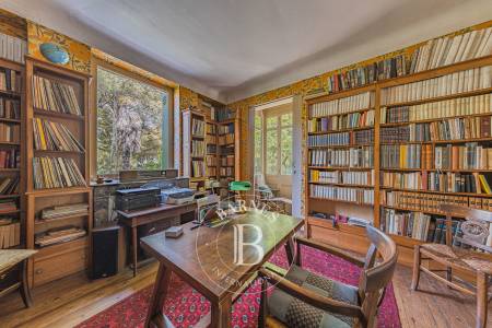 VILLA HISTORIQUE D’EXCEPTION DE 272 M² À RÉNOVER EN VILLE D’HIVER AVEC TERRAIN DE 1300 M²