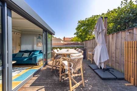 MAISON DE CHARME, RÉNOVÉE, AVEC TERRASSE ET GARAGE EN VILLE DE PRINTEMPS À ARCACHON