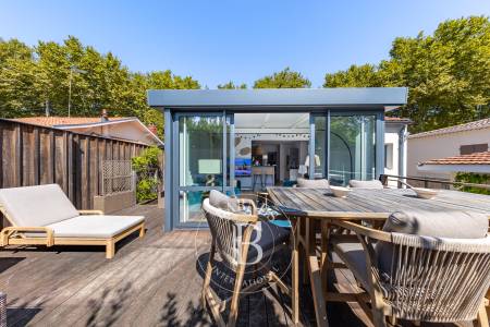 MAISON DE CHARME, RÉNOVÉE, AVEC TERRASSE ET GARAGE EN VILLE DE PRINTEMPS À ARCACHON