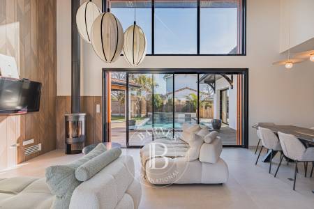 VILLA CONTEMPORAINE DE 238 M² AVEC STUDIO INDÉPENDANT ET PISCINE À LA TESTE-DE-BUCH