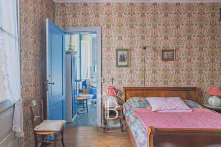 VILLA HISTORIQUE D’EXCEPTION DE 272 M² À RÉNOVER EN VILLE D’HIVER AVEC TERRAIN DE 1300 M²