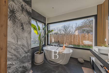 VILLA CONTEMPORAINE DE 238 M² AVEC STUDIO INDÉPENDANT ET PISCINE À LA TESTE-DE-BUCH
