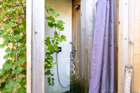 MAISON DE CHARME, RÉNOVÉE, AVEC TERRASSE ET GARAGE EN VILLE DE PRINTEMPS À ARCACHON