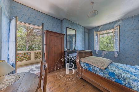 VILLA HISTORIQUE D’EXCEPTION DE 272 M² À RÉNOVER EN VILLE D’HIVER AVEC TERRAIN DE 1300 M²