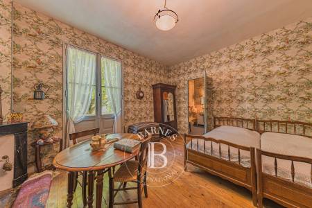 VILLA HISTORIQUE D’EXCEPTION DE 272 M² À RÉNOVER EN VILLE D’HIVER AVEC TERRAIN DE 1300 M²