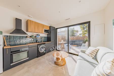 VILLA CONTEMPORAINE DE 238 M² AVEC STUDIO INDÉPENDANT ET PISCINE À LA TESTE-DE-BUCH