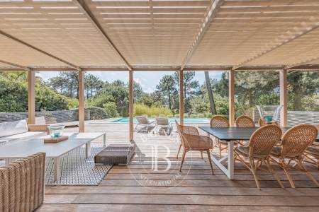 VILLA CONTEMPORAINE EN BOIS AVEC 4 SUITES ET PISCINE CHAUFFÉE DANS LE SECTEUR DES VALLONS DU FERRET