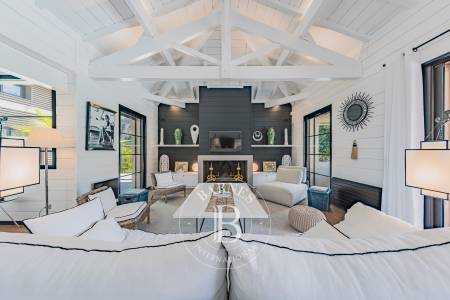 VILLA CONTEMPORAINE EN BOIS AVEC 4 SUITES ET PISCINE CHAUFFÉE DANS LE SECTEUR DES VALLONS DU FERRET