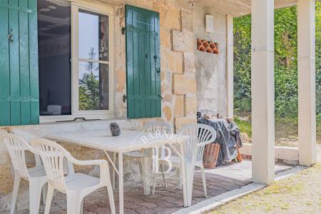 VILLA HISTORIQUE D’EXCEPTION DE 272 M² À RÉNOVER EN VILLE D’HIVER AVEC TERRAIN DE 1300 M²
