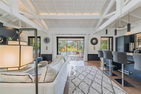 VILLA CONTEMPORAINE EN BOIS AVEC 4 SUITES ET PISCINE CHAUFFÉE DANS LE SECTEUR DES VALLONS DU FERRET