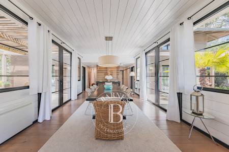 VILLA CONTEMPORAINE EN BOIS AVEC 4 SUITES ET PISCINE CHAUFFÉE DANS LE SECTEUR DES VALLONS DU FERRET