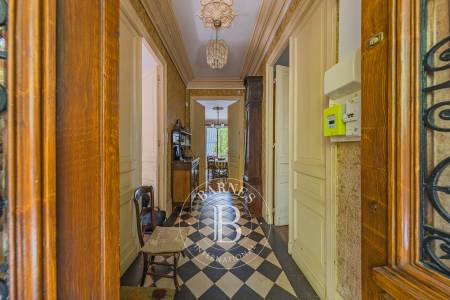VILLA HISTORIQUE D’EXCEPTION DE 272 M² À RÉNOVER EN VILLE D’HIVER AVEC TERRAIN DE 1300 M²
