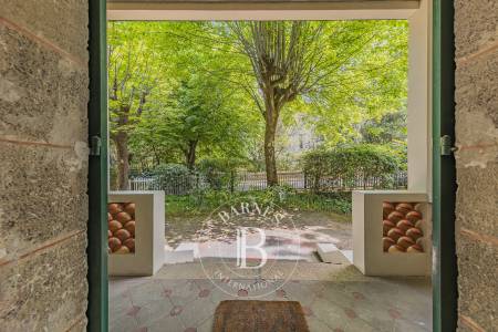 VILLA HISTORIQUE D’EXCEPTION DE 272 M² À RÉNOVER EN VILLE D’HIVER AVEC TERRAIN DE 1300 M²