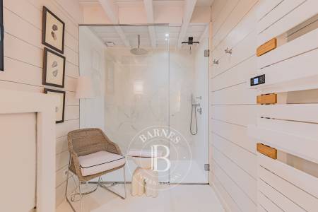 VILLA CONTEMPORAINE EN BOIS AVEC 4 SUITES ET PISCINE CHAUFFÉE DANS LE SECTEUR DES VALLONS DU FERRET