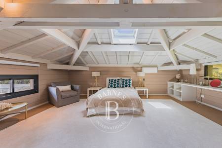 VILLA CONTEMPORAINE EN BOIS AVEC 4 SUITES ET PISCINE CHAUFFÉE DANS LE SECTEUR DES VALLONS DU FERRET