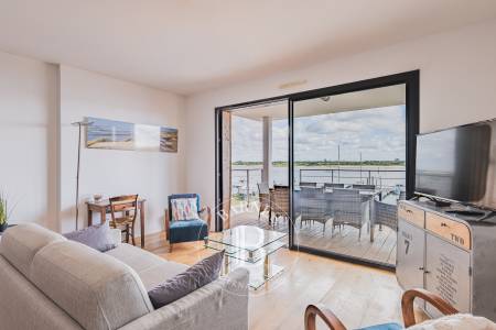 APPARTEMENT EN PREMIÈRE LIGNE AVEC TERRASSES ET VUE SUR LE BASSIN À ARCACHON