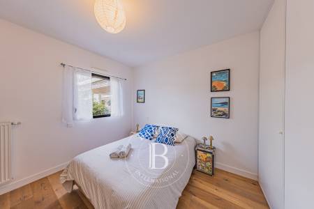 APPARTEMENT EN PREMIÈRE LIGNE AVEC TERRASSES ET VUE SUR LE BASSIN À ARCACHON