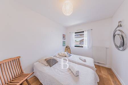 APPARTEMENT EN PREMIÈRE LIGNE AVEC TERRASSES ET VUE SUR LE BASSIN À ARCACHON