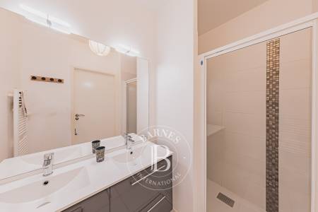 APPARTEMENT EN PREMIÈRE LIGNE AVEC TERRASSES ET VUE SUR LE BASSIN À ARCACHON