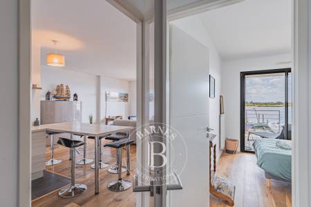 APPARTEMENT EN PREMIÈRE LIGNE AVEC TERRASSES ET VUE SUR LE BASSIN À ARCACHON