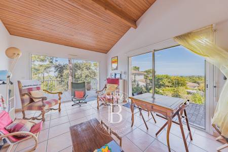 VILLA AU PANORAMA UNIQUE, DANS LE QUARTIER PRESTIGIEUX DE L'EDEN AU PYLA