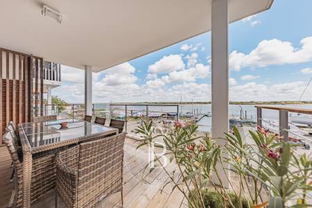 APPARTEMENT EN PREMIÈRE LIGNE AVEC TERRASSES ET VUE SUR LE BASSIN À ARCACHON