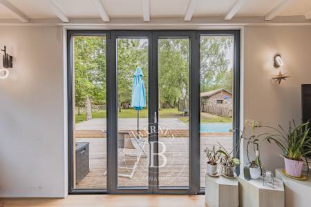 MAISON DE CAMPAGNE AVEC PISCINE ET DEUX STUDIOS INDÉPENDANTS SITUÉE À GUJAN-MESTRAS