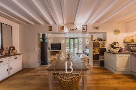 MAISON DE CAMPAGNE AVEC PISCINE ET DEUX STUDIOS INDÉPENDANTS SITUÉE À GUJAN-MESTRAS