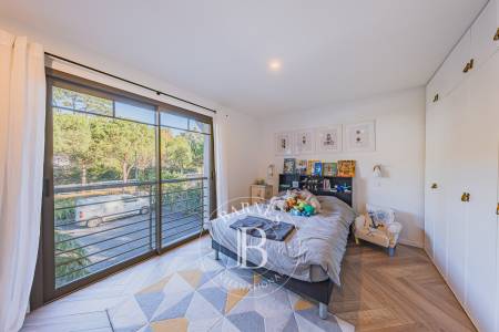 VILLA FAMILIALE AVEC PISCINE DANS LE QUARTIER DE PEREIRE À ARCACHON