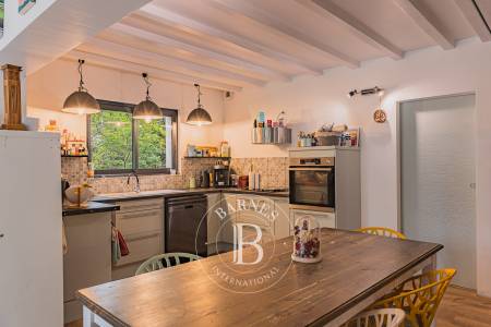 MAISON DE CAMPAGNE AVEC PISCINE ET DEUX STUDIOS INDÉPENDANTS SITUÉE À GUJAN-MESTRAS