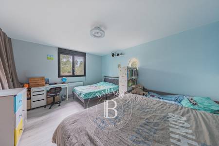 MAISON DE CAMPAGNE AVEC PISCINE ET DEUX STUDIOS INDÉPENDANTS SITUÉE À GUJAN-MESTRAS
